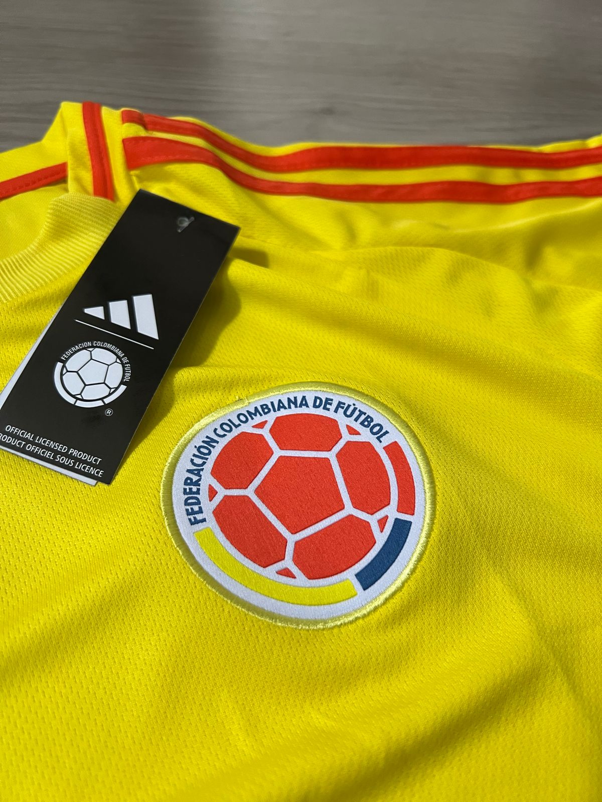 Camiseta Local Selección Colombia Tipo Fan 24/25 — Orgullo Tricolor para la Copa América